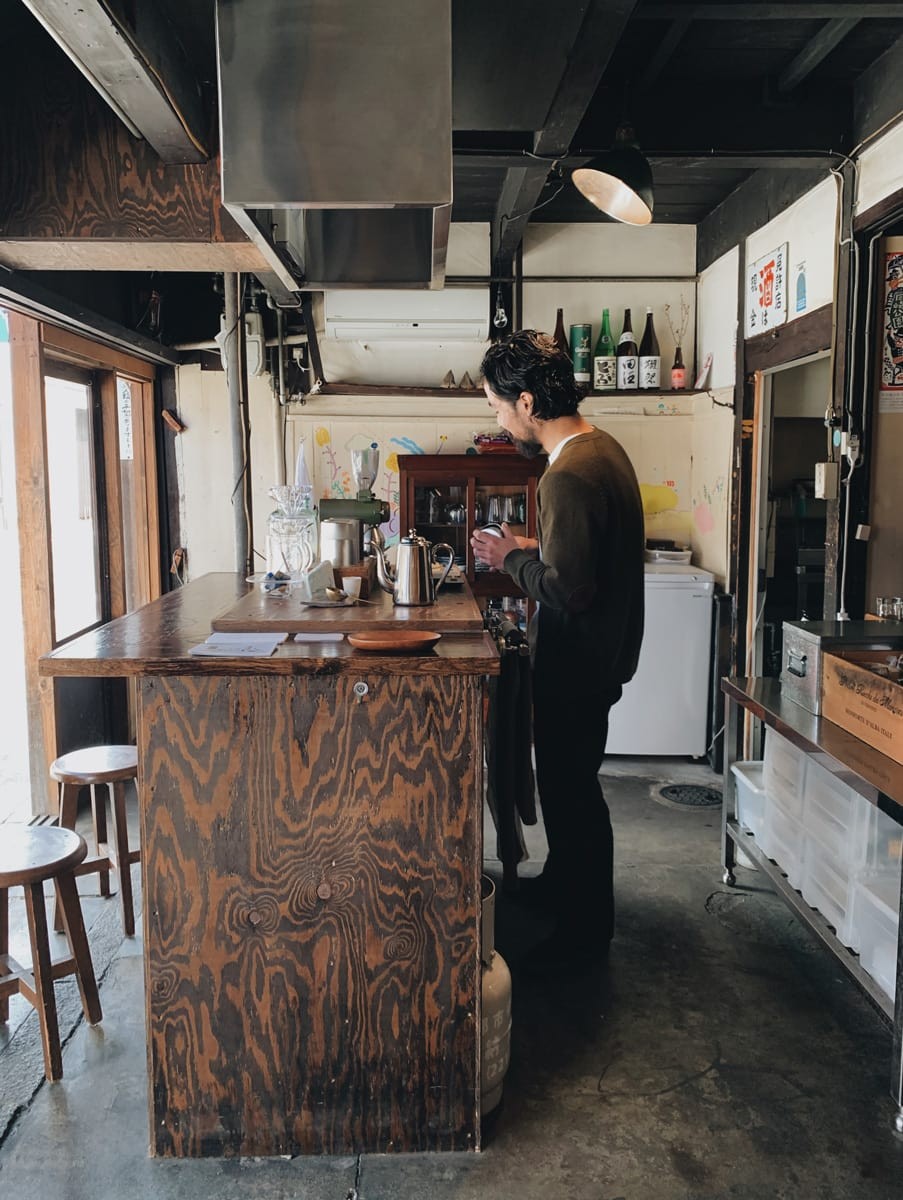 ライターYの京都通信|珈琲み空|店内 - Slide:1