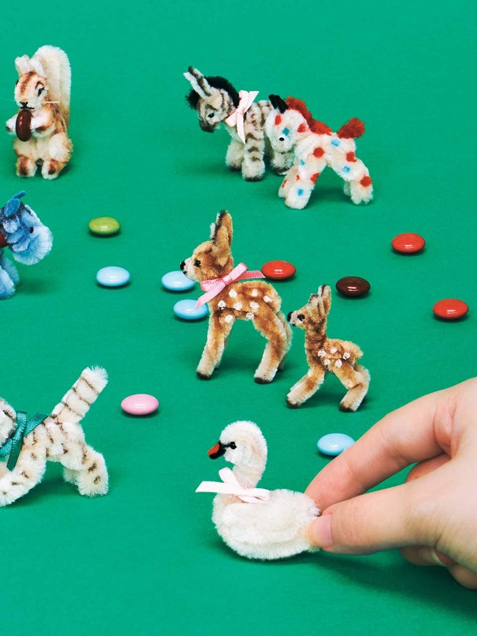 手のひらサイズの世界　モールでできた動物たちは 仕草や表情がラブリー！