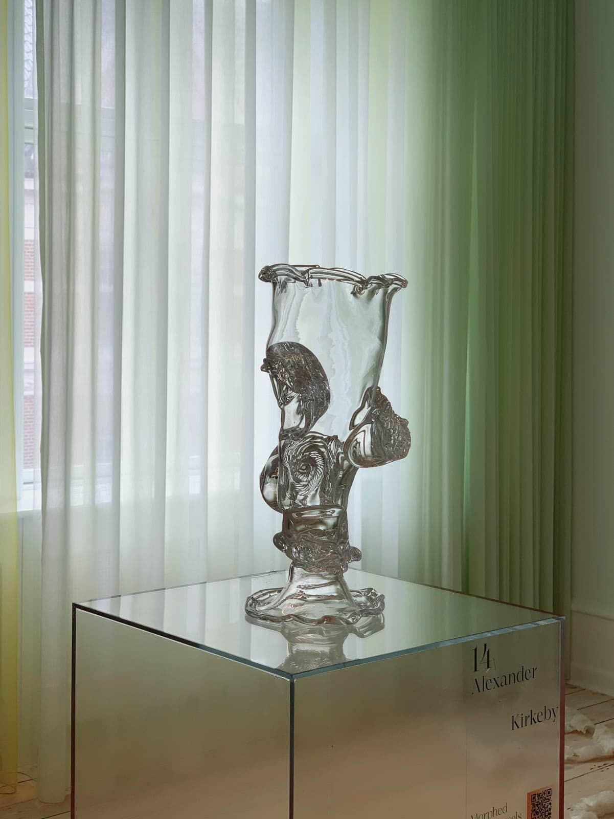 夜な夜な踊るデザイナー、街を走り抜けるスケーター、街中をパレードする卒業生。お祭り気分のデンマークより、mayanoueのCPH通信 02 - Slide:6