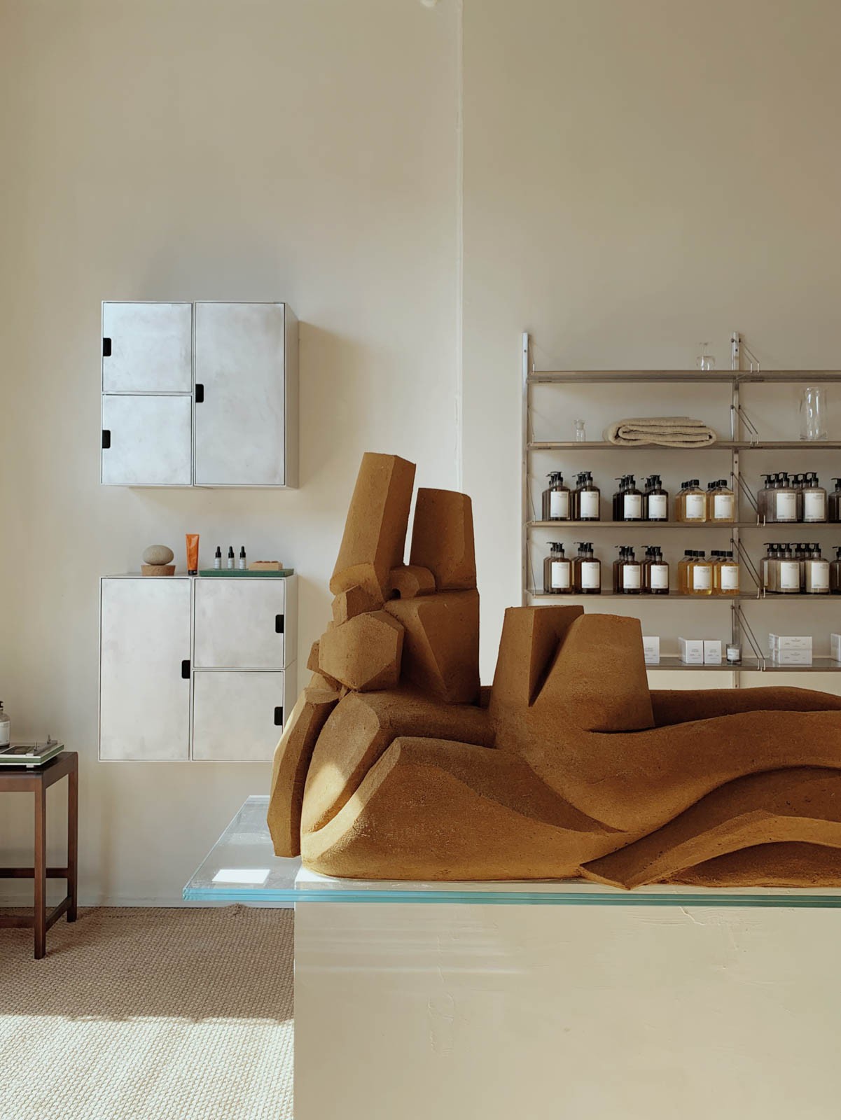 夜な夜な踊るデザイナー、街を走り抜けるスケーター、街中をパレードする卒業生。お祭り気分のデンマークより、mayanoueのCPH通信 02 - Slide:7