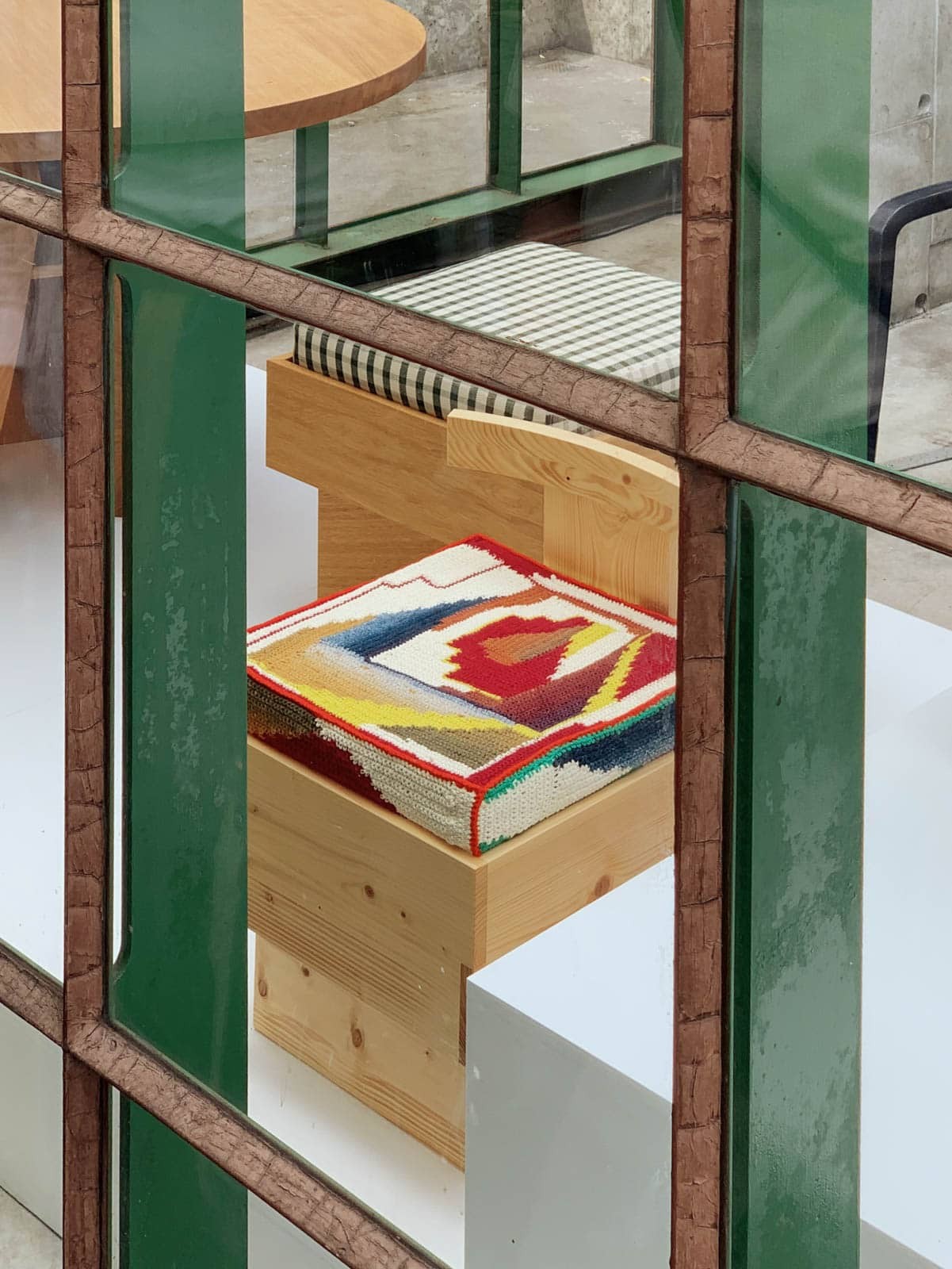 夜な夜な踊るデザイナー、街を走り抜けるスケーター、街中をパレードする卒業生。お祭り気分のデンマークより、mayanoueのCPH通信 02 - Slide:2