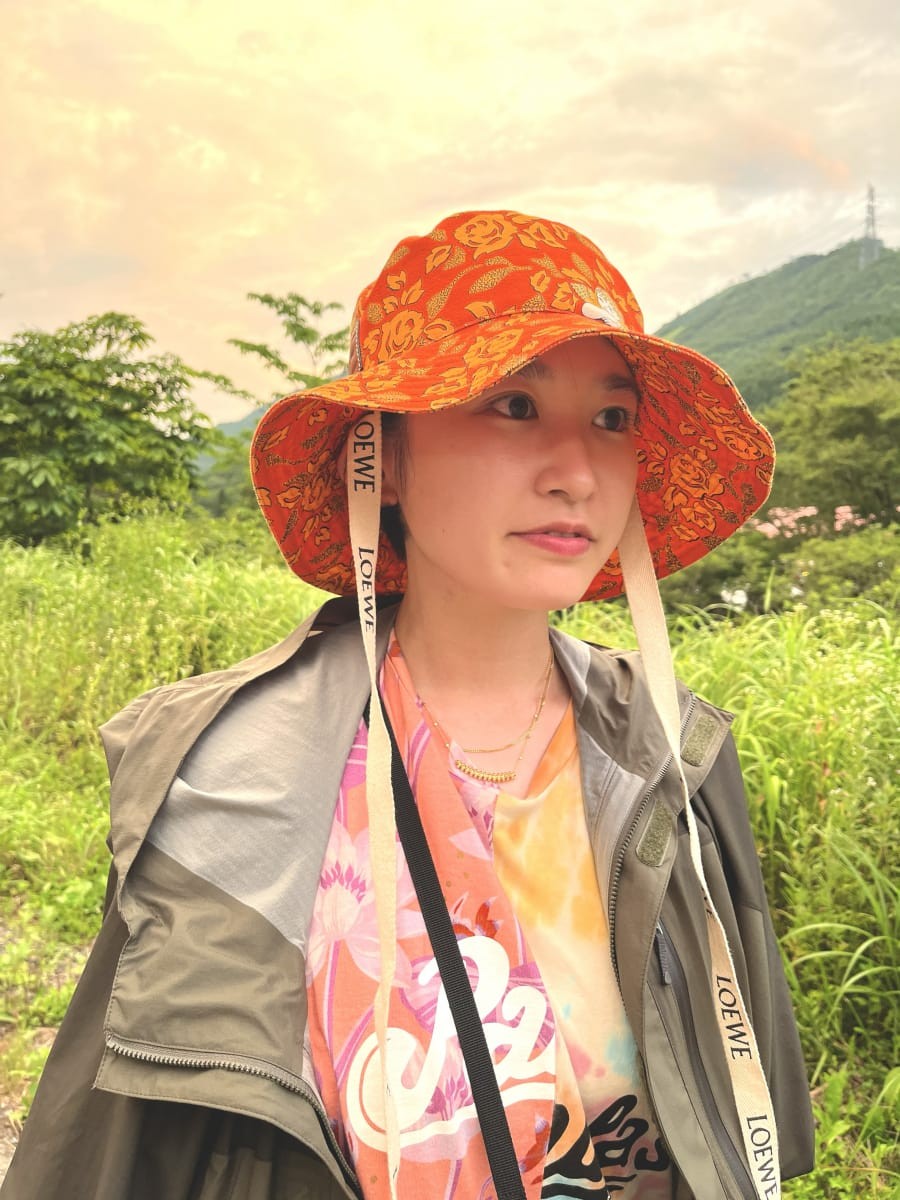 フジロック・フェスティバルでスタイルハント! vol.4 〈KEEN〉とカラフル&モノトーンコーディネート - Slide:1