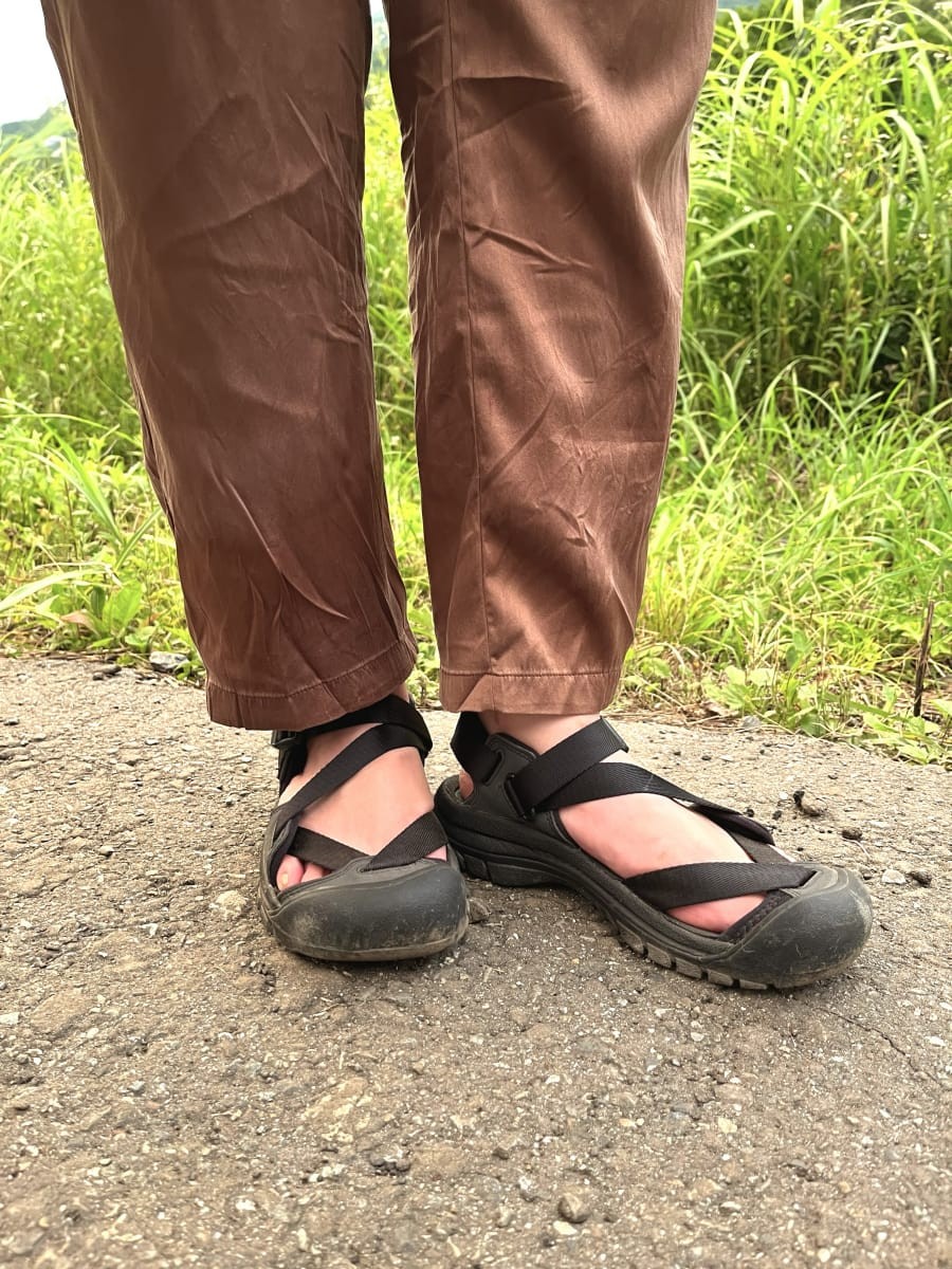 フジロック・フェスティバルでスタイルハント! vol.4 〈KEEN〉とカラフル&モノトーンコーディネート - Slide:2