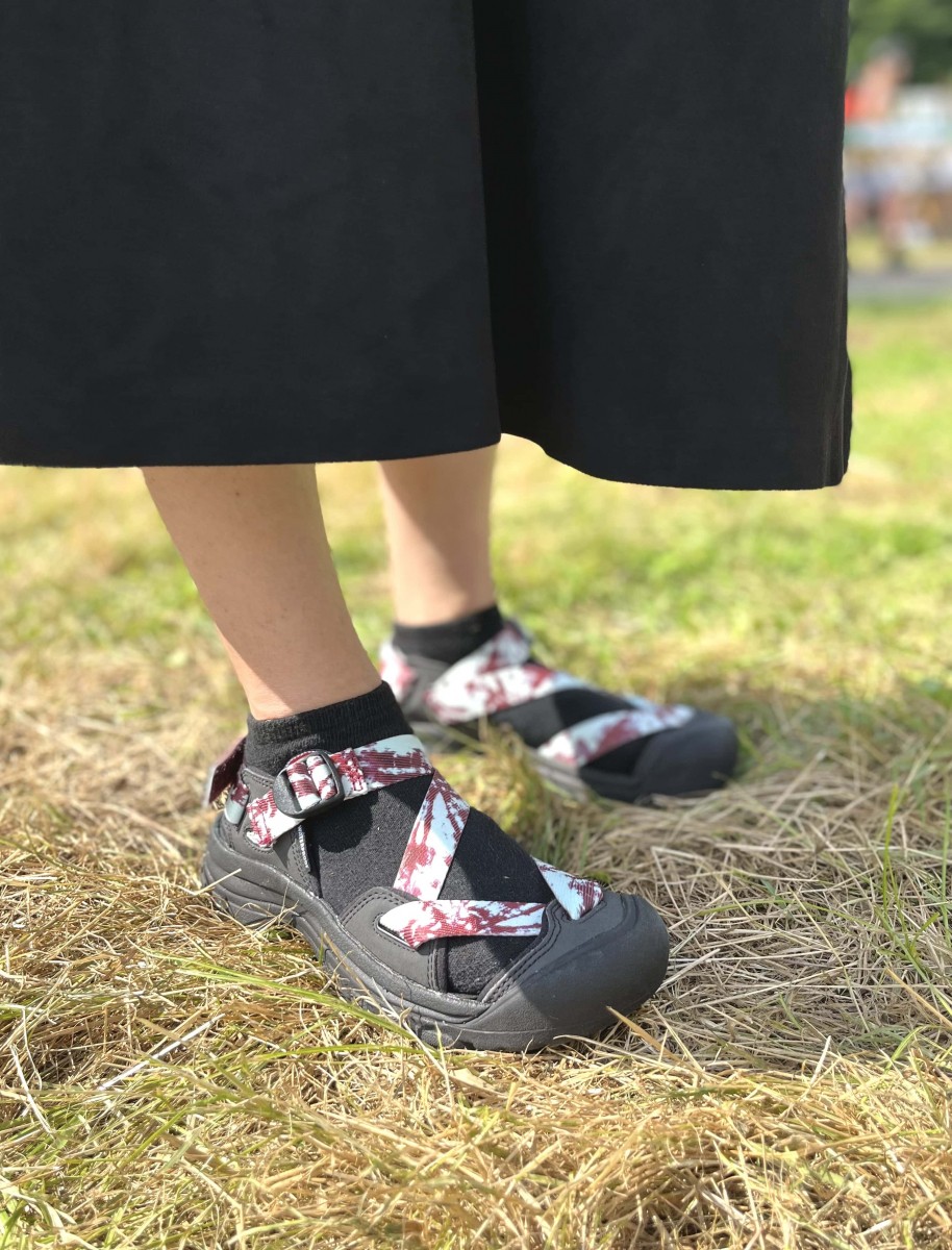 フジロック・フェスティバルでスタイルハント! vol.5 〈KEEN〉とシンプル×ヘルシーな肌見せスタイル - Slide:2