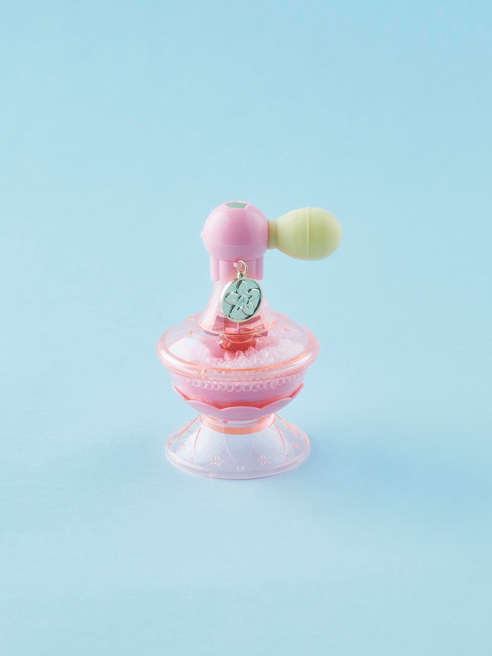 『セーラームーン』や『魔法使いサリー』。魔女っこアニメの”変身グッズ”にいつだって心がときめく 80〜90’s編 - Slide:2