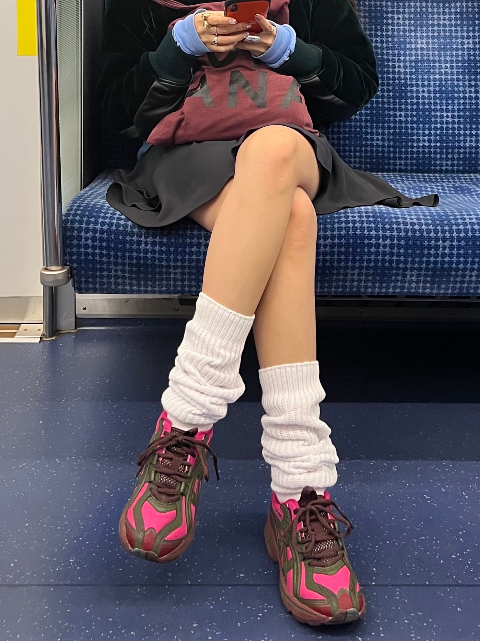 アシックス - Slide:2