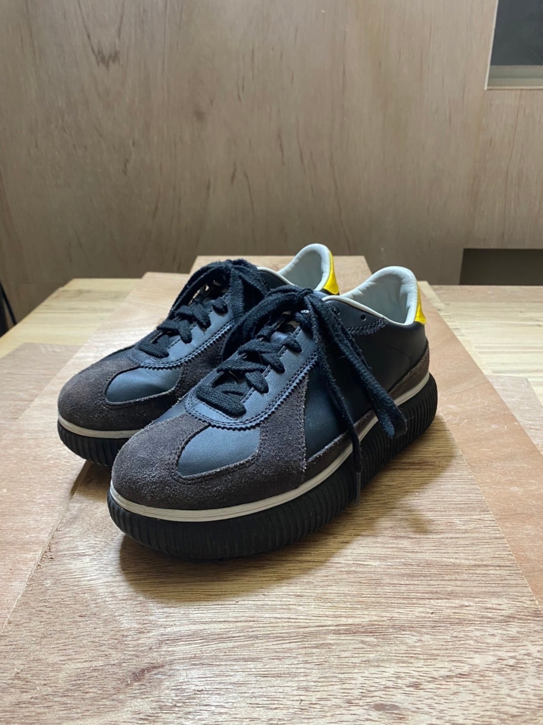 オニツカタイガー - Slide:1