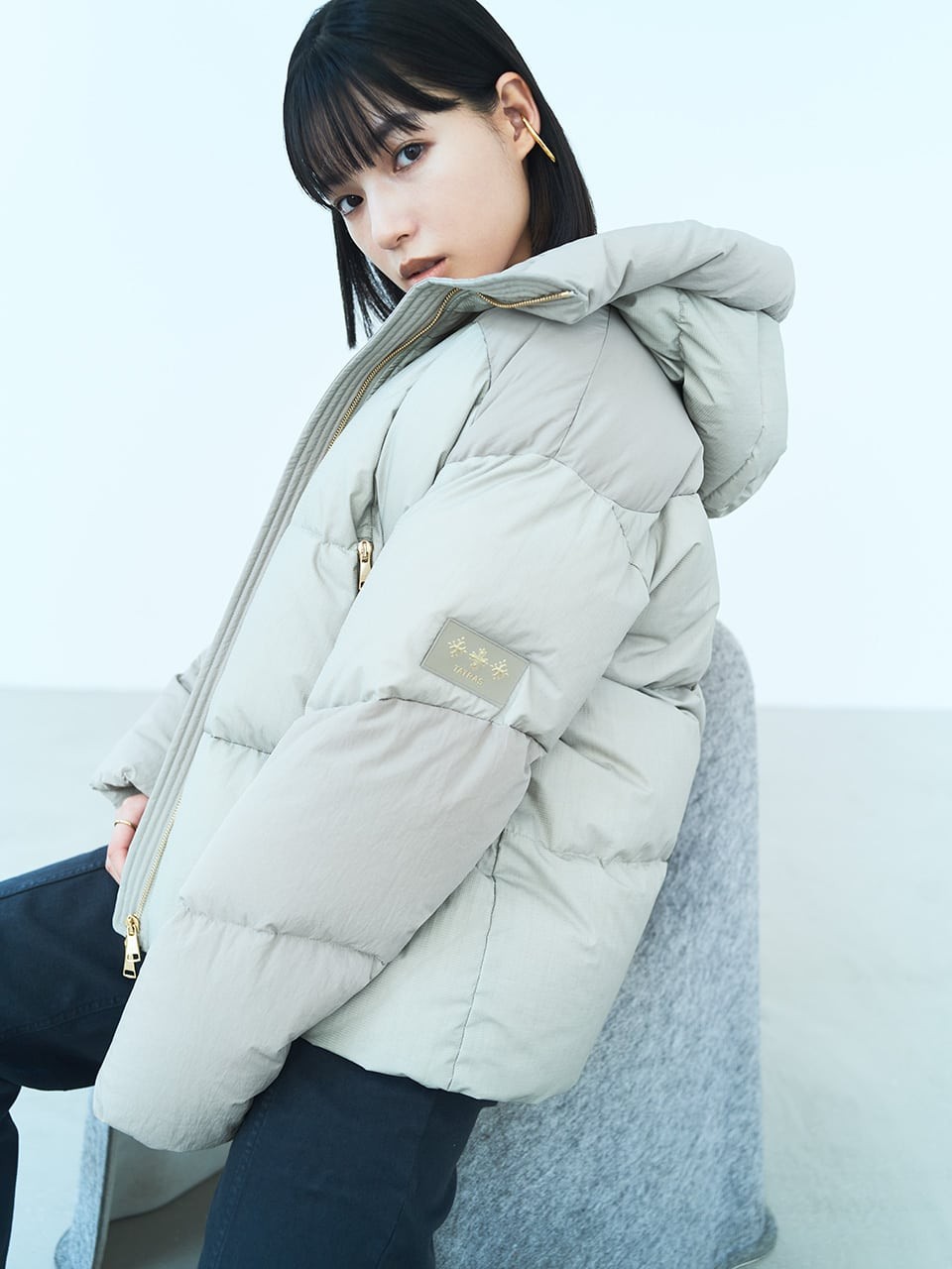 石井杏奈が着る＜TATRAS＞。 コーディネートも楽しい！街に映えるダウン