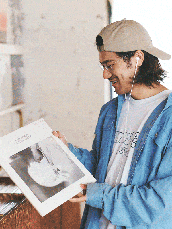 「有線イヤホンで何聴いてるの？」スナップ！GINZA編集部で街角ハント！Vol.1