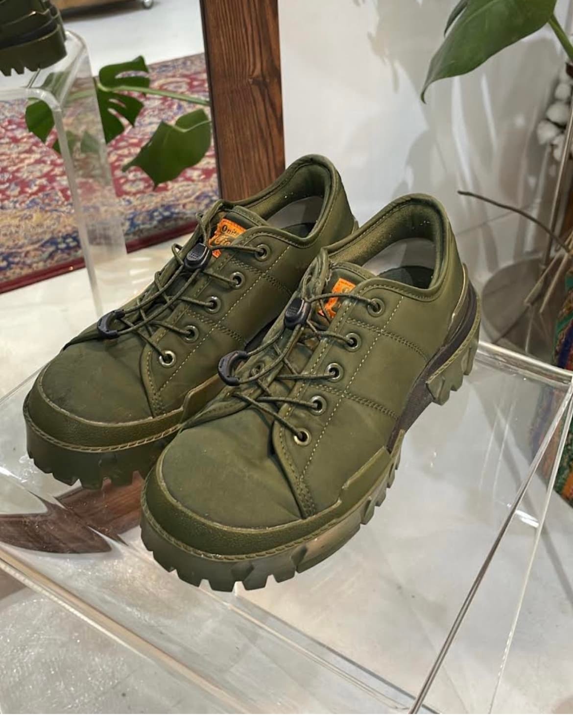 onitsukatiger - Slide:1