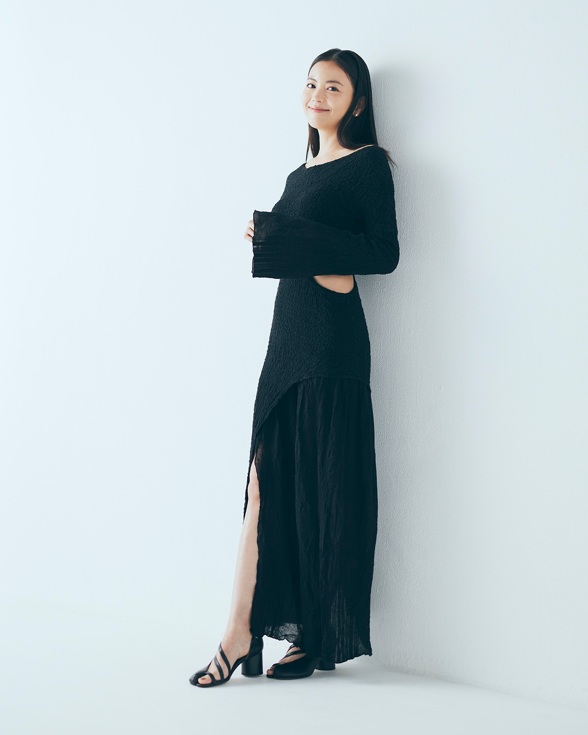矢野未希子がゼロから表現した写真集『as is』を出版 | 【GINZA】東京 