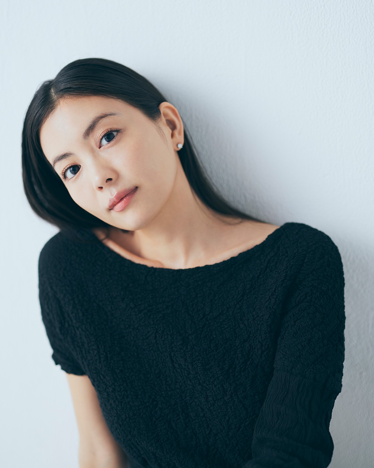 矢野未希子がゼロから表現した写真集『as is』を出版 | 【GINZA】東京 