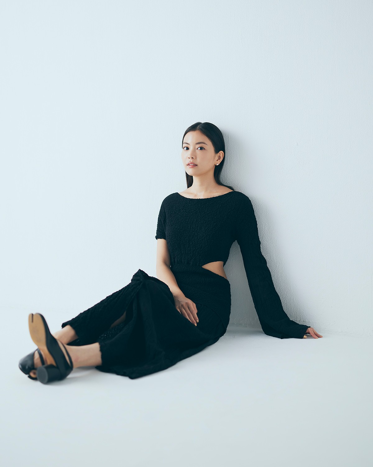 矢野未希子がゼロから表現した写真集『as is』を出版 | 【GINZA】東京 