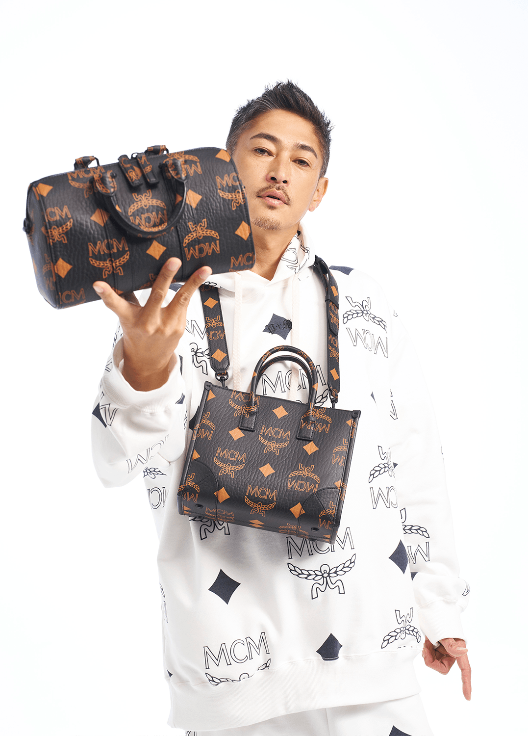 エムシーエム　MCM バッグ エムシーエム〉の最新バッグを窪塚洋介がこなす | 【GINZA】東京発信の