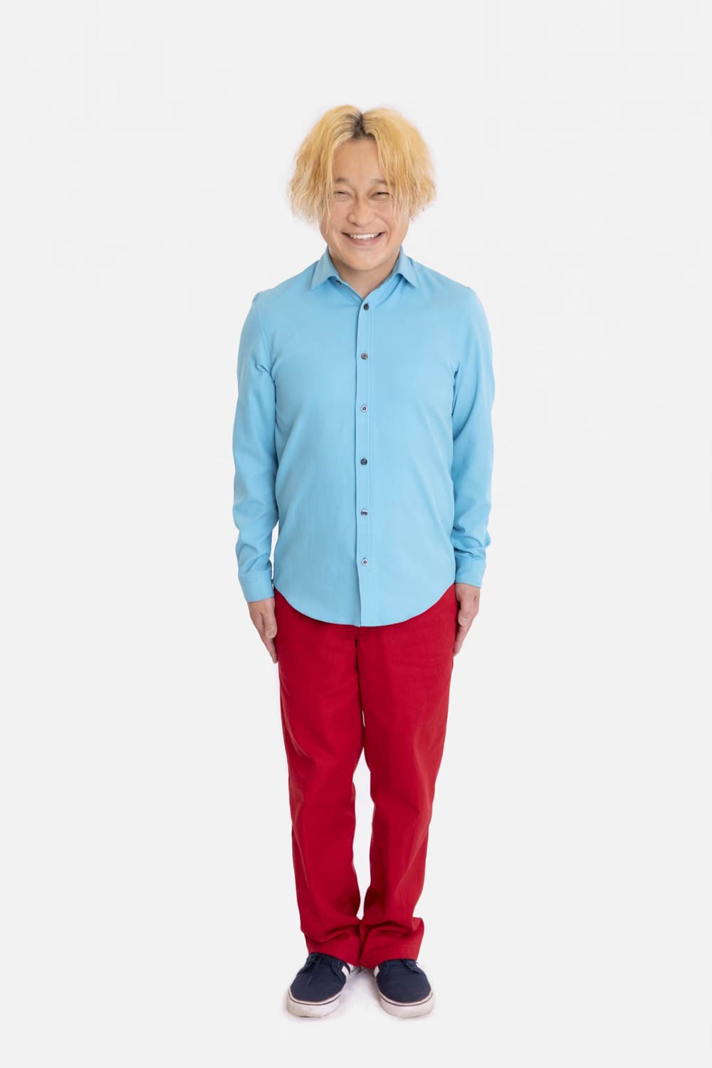 芸能界きってのロックフリークとしても知られ、数々のミュージシャンのエピソードを交えながらエッセイを綴った書籍『オルタナティブ』が発売中。