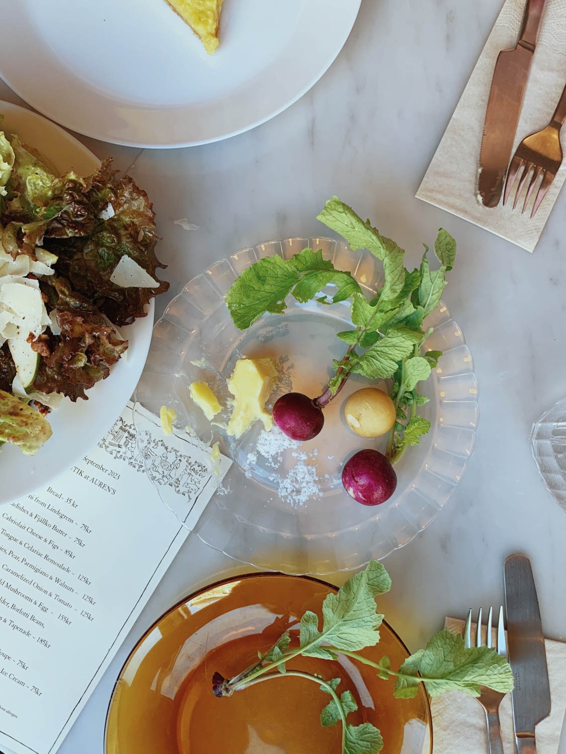 ワインの荷下ろし、ザリガニパーティー、水辺のダンス。