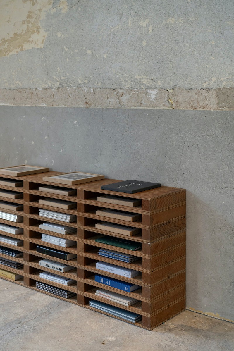 VAGUE 書籍 - Slide:3