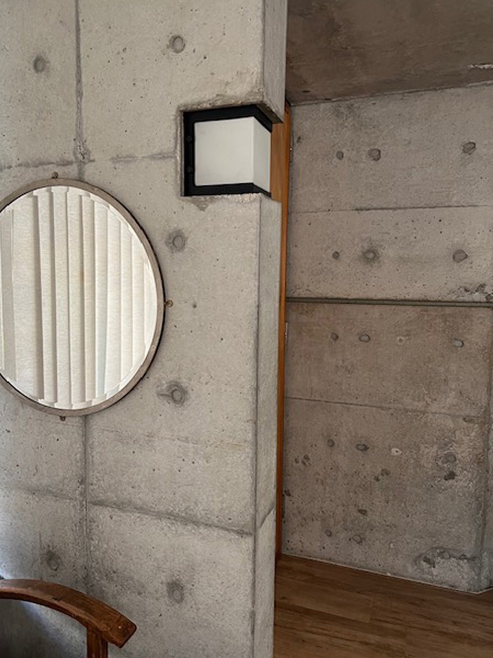 私と部屋 vol.122 無機質にマッチするアンティーク