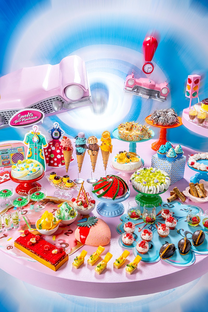 ヒルトン東京　マーブルラウンジ　スイーツ・タイムマシーン　メイン