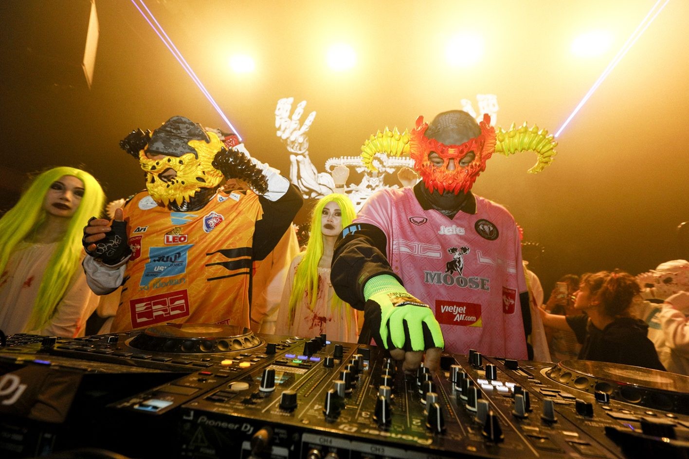 アグロドリフトワールドツアー, ハーモニー・コリン - Slide:1