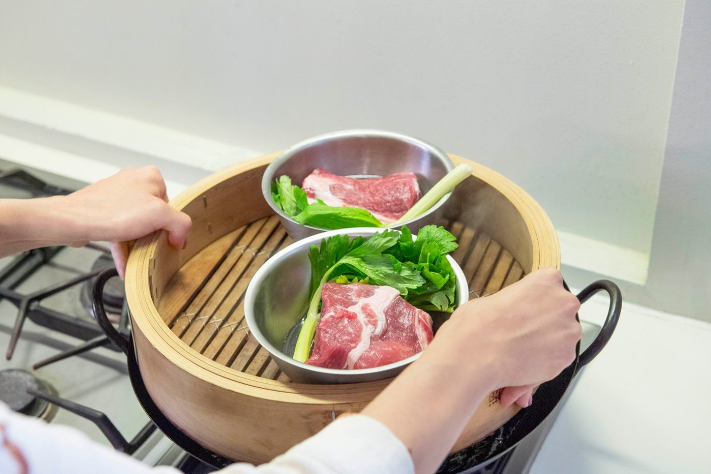 【森 星 × 旬の野菜】「キッチンとはクリエイティブな場所」について、有元葉子さんとトーク - Slide:2