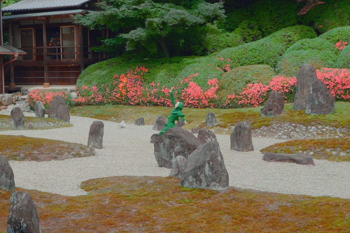 エンフォルド〉の“日本庭園”アイテムが京都の枯山水にやってきた 