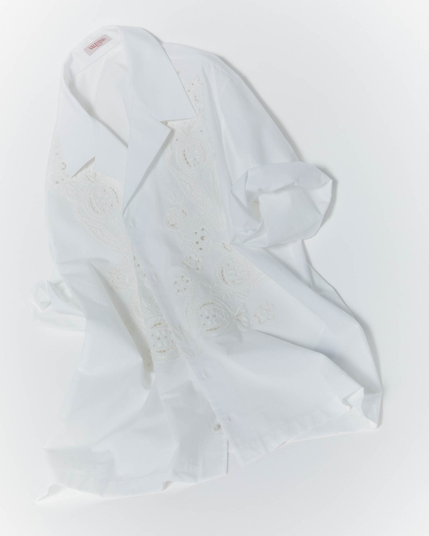 〈ヴァレンティノ〉刺繡にときめくボーリングシャツ