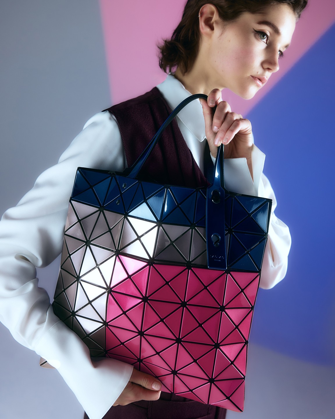BAO BAO ISSEY MIYAKE〉3色が重なるグラフィカルな「TRES」 | 【GINZA 