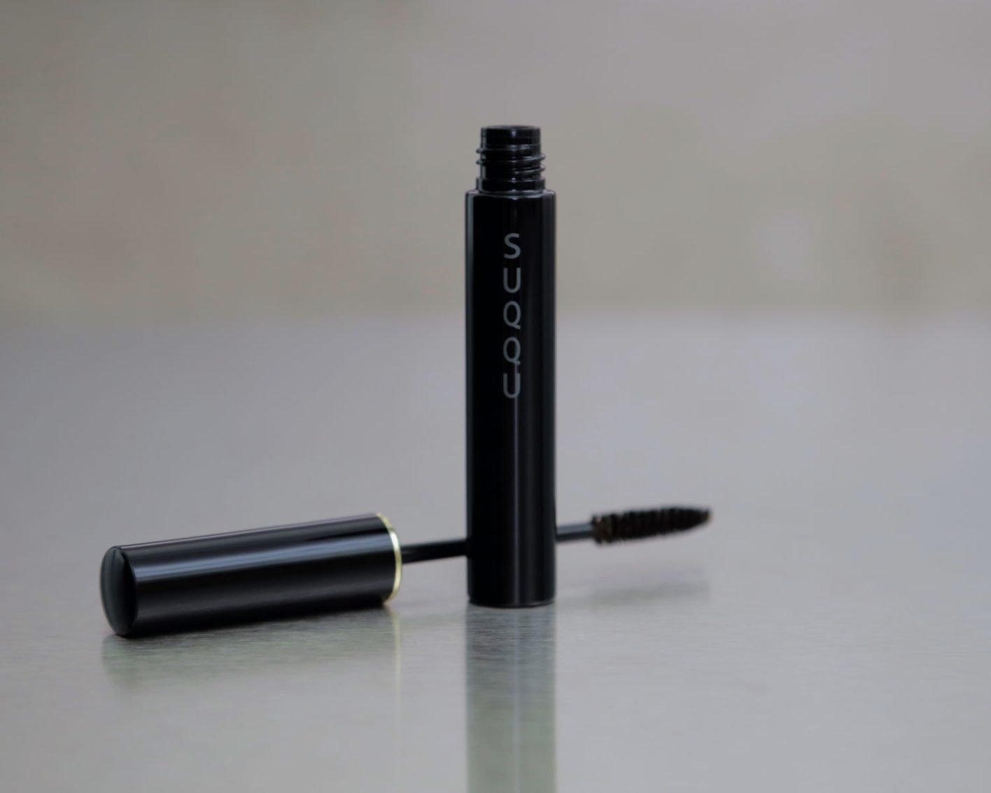 眉の美しい毛流れを1日中キープできる〈SUQQU〉のアイブロウジェルetc.