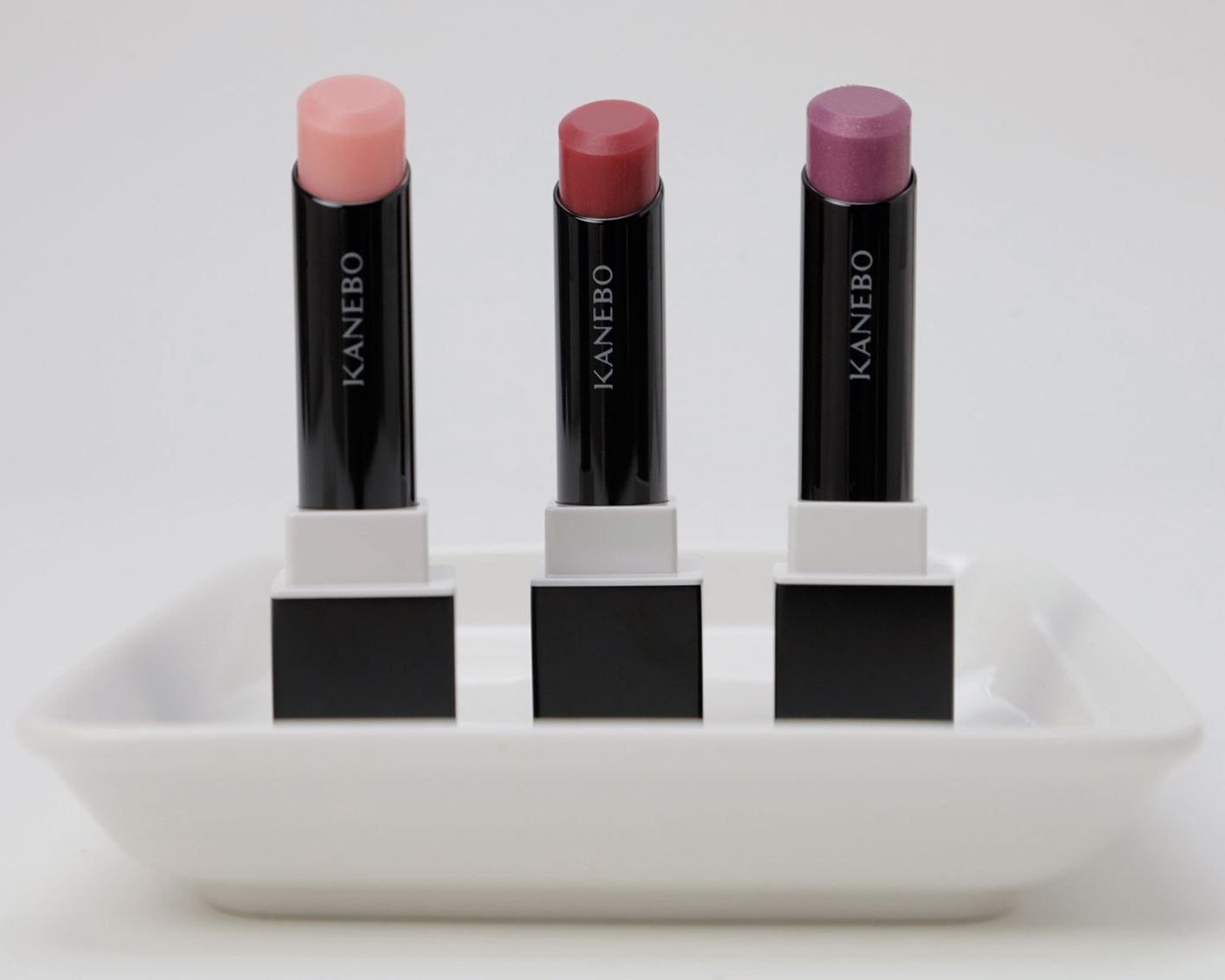 ラッピング効果でうるツヤリップが持続〈KANEBO〉のリップetc.