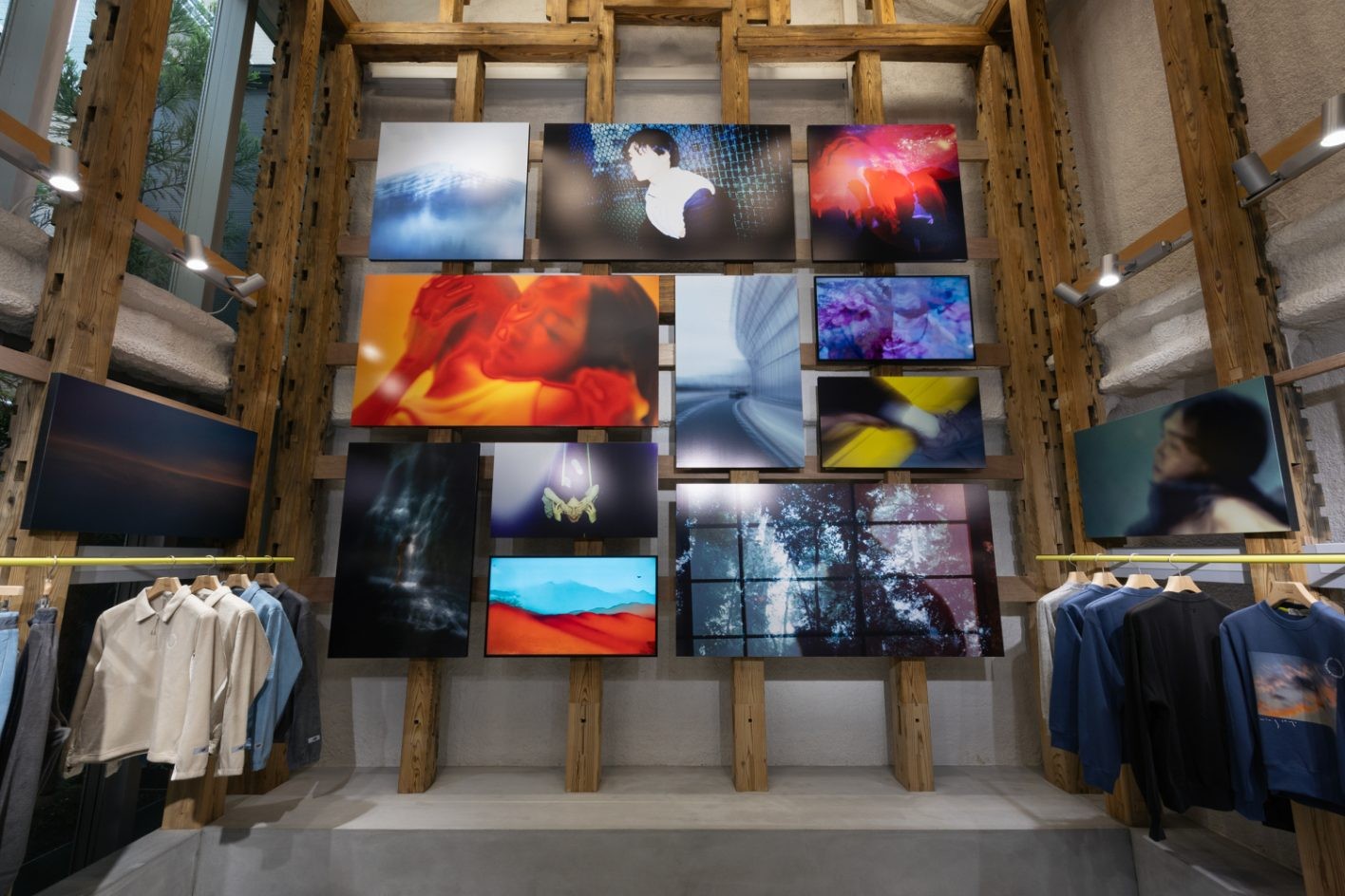 東京デザインスタジオニューバランス, TDSニューバランス - Slide:1