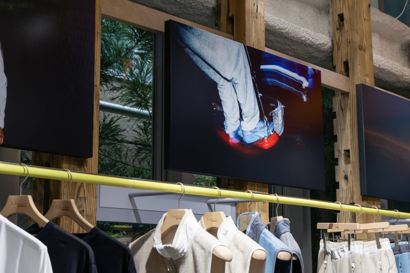 東京デザインスタジオニューバランス, TDSニューバランス - Slide:4