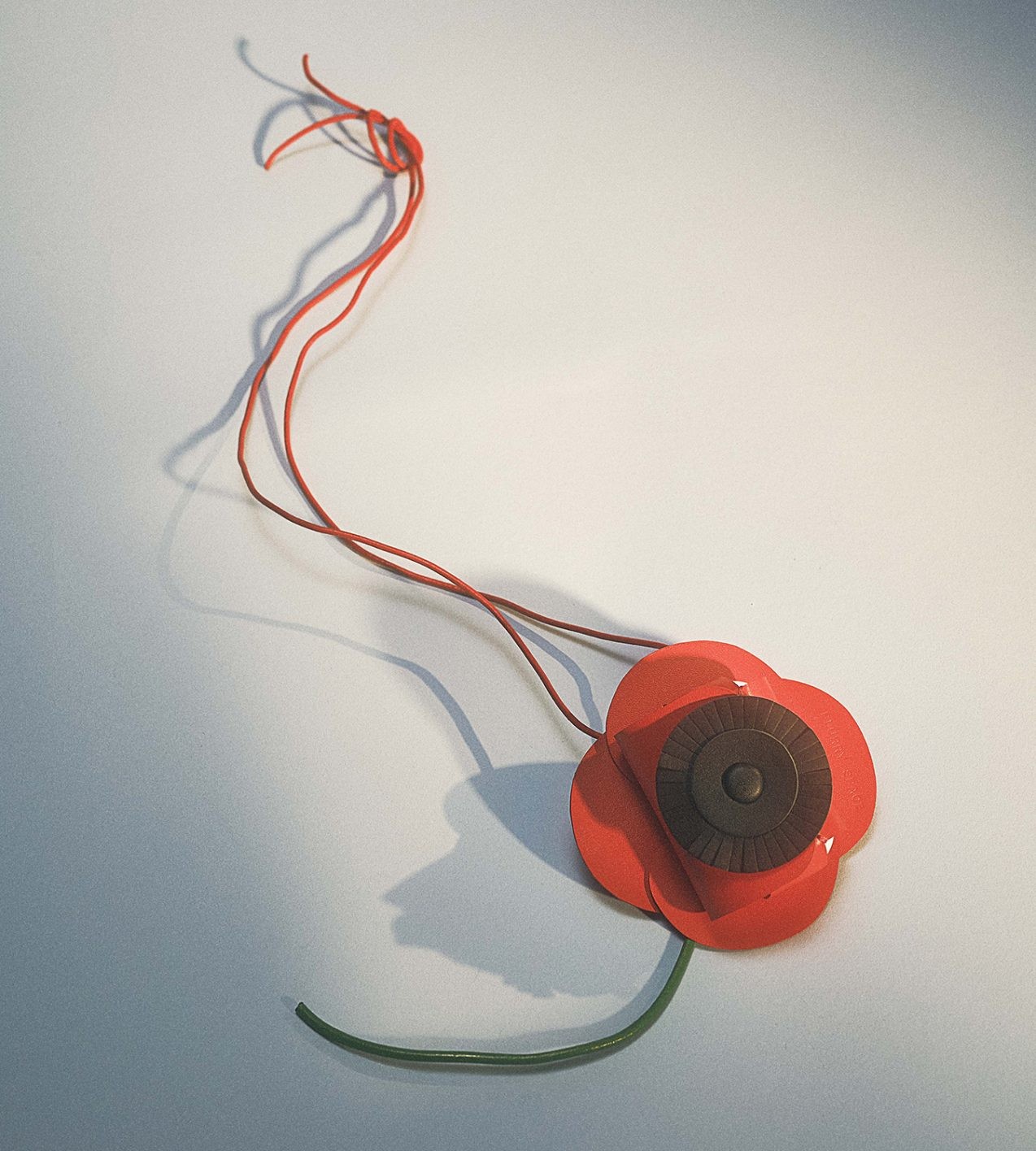 意外なアイテムに七変化!?見覚えのある"アレ"　イヤホンケース - Slide:6