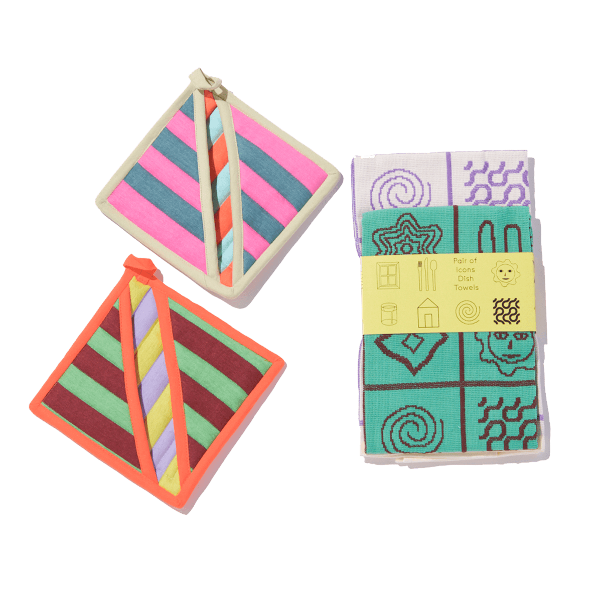 鍋つかみ 各¥4,400、ディッシュタオル ¥5,500（共にデューセン デューセン | モットハウス・トーキョー）