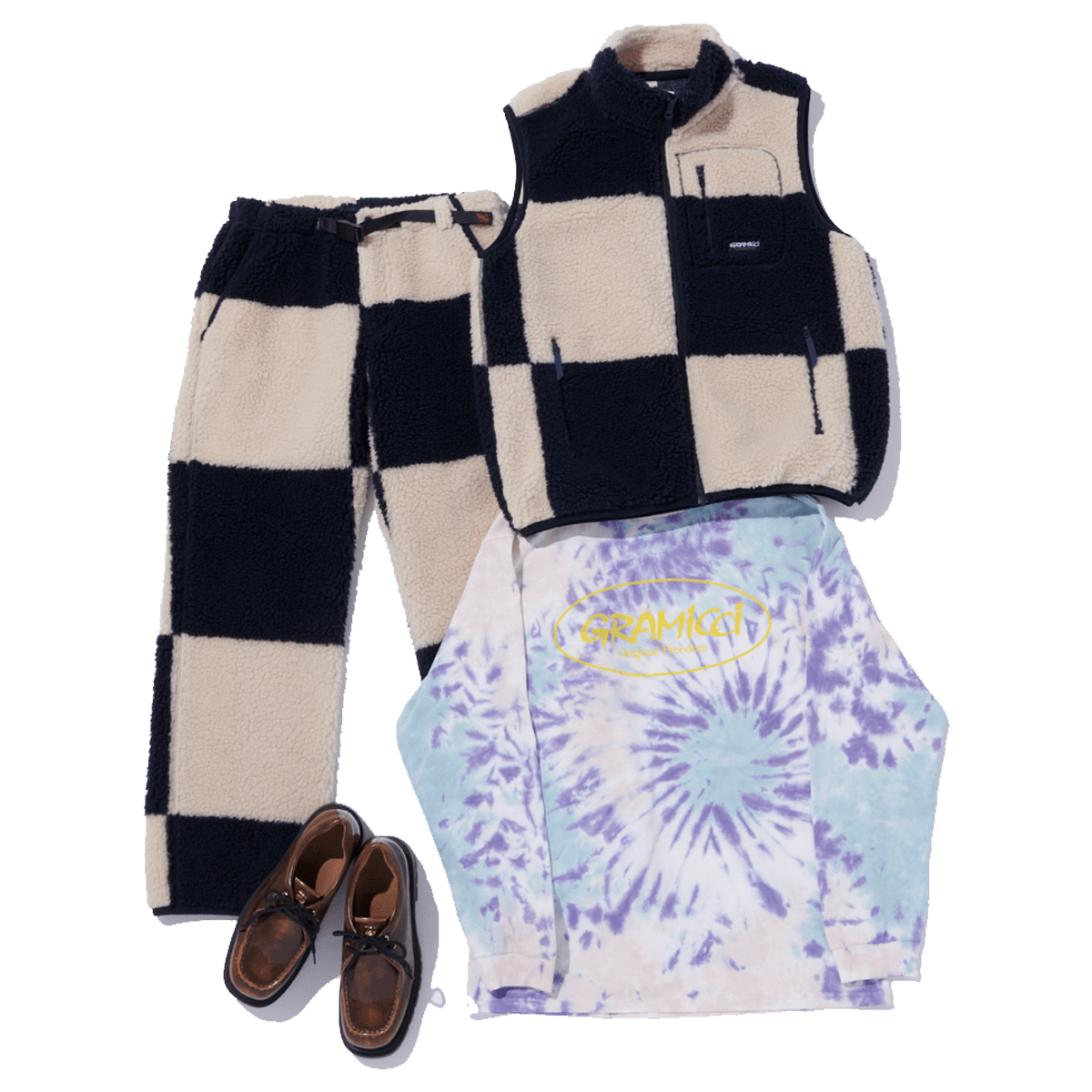 Tシャツ ¥8,800、ベスト ¥20,900、パンツ ¥20,900（以上グラミチ | インス）／シューズ ¥19,800（ル タロン グリーズ | ル タロン グリーズ ルミネ新宿店）