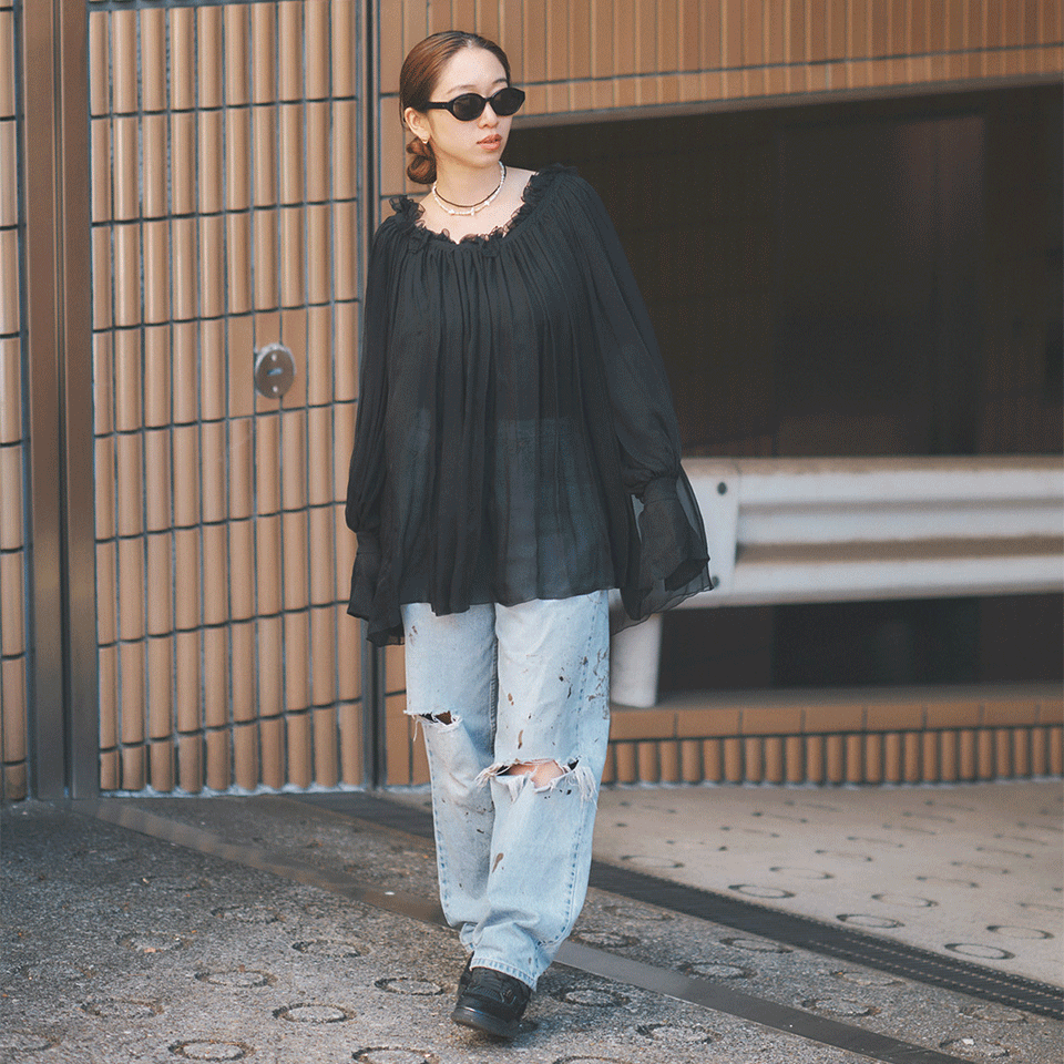 スニーカー愛が止まらない! Vol.75-3 甲賀加純 オールブラック編