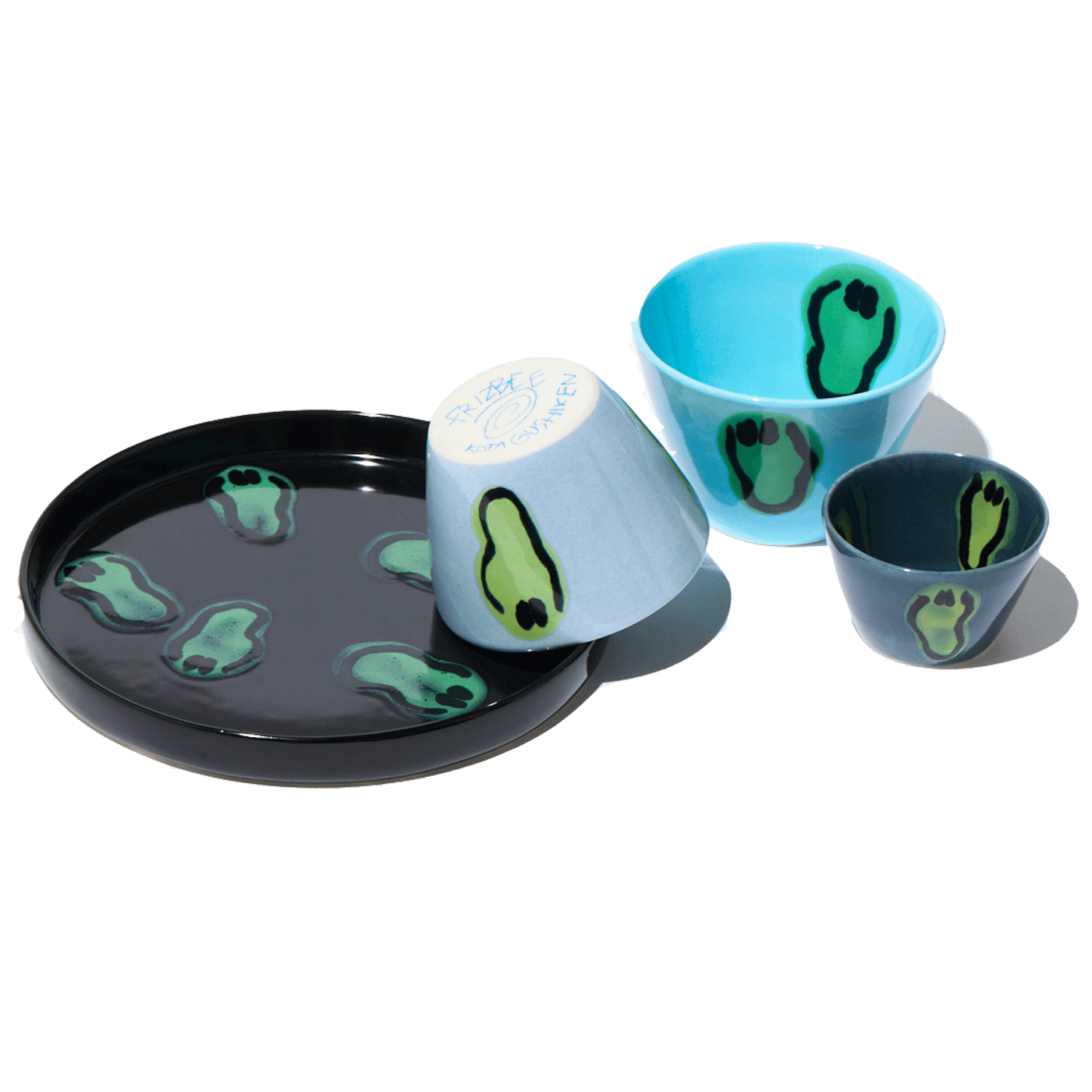 プレート￥7,920、カップ小￥4,290，中￥5,280、大￥6,270（以上コウタ グシケン）