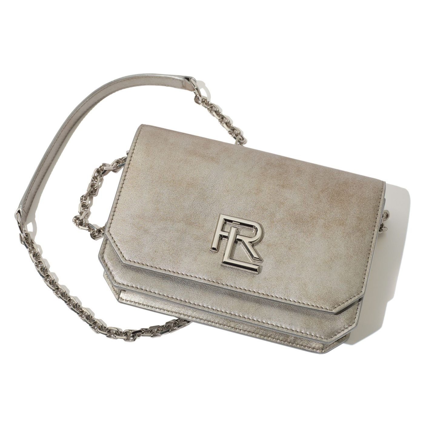 羽ばたけそうなシルエットのブラウスetc. - Slide:6