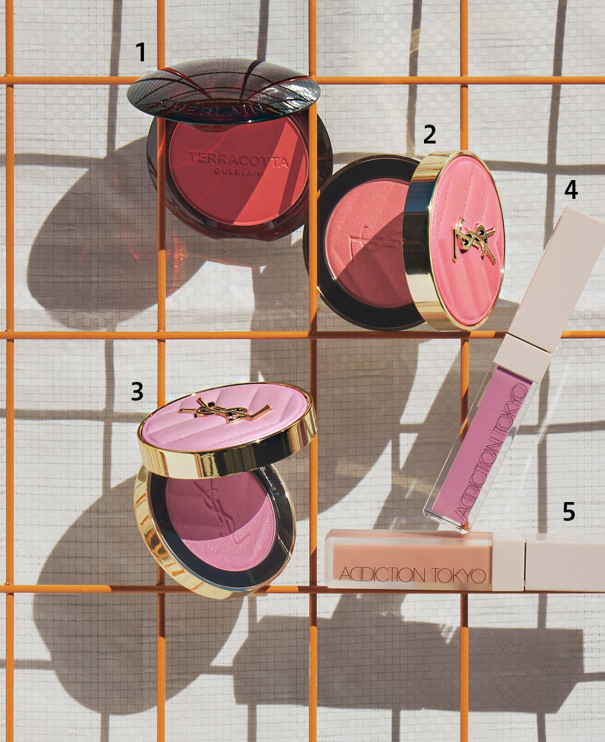 アイシャドウ感覚で遊べるチークがマストハブ