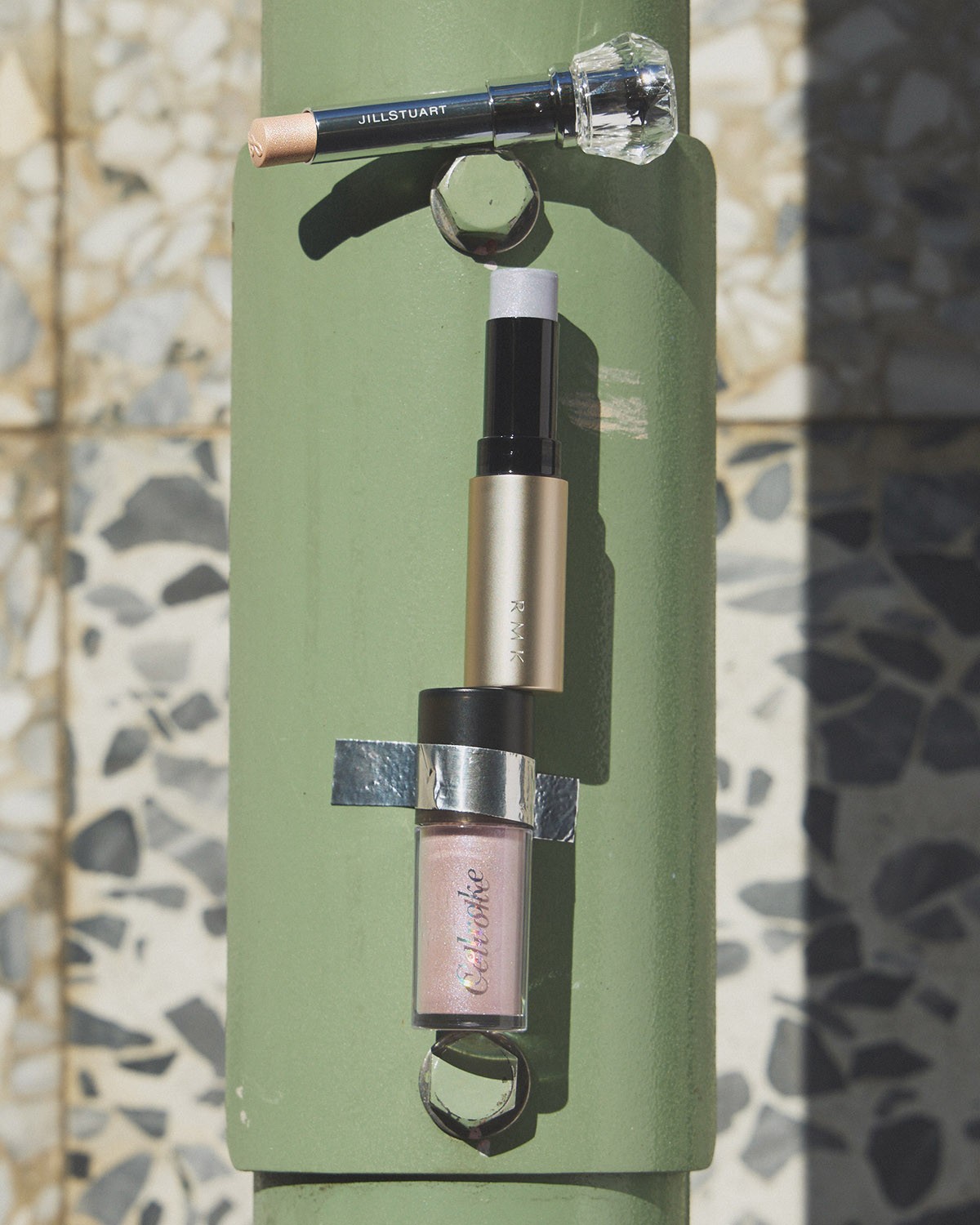 光を仕込めるスティックで脱のっぺり化