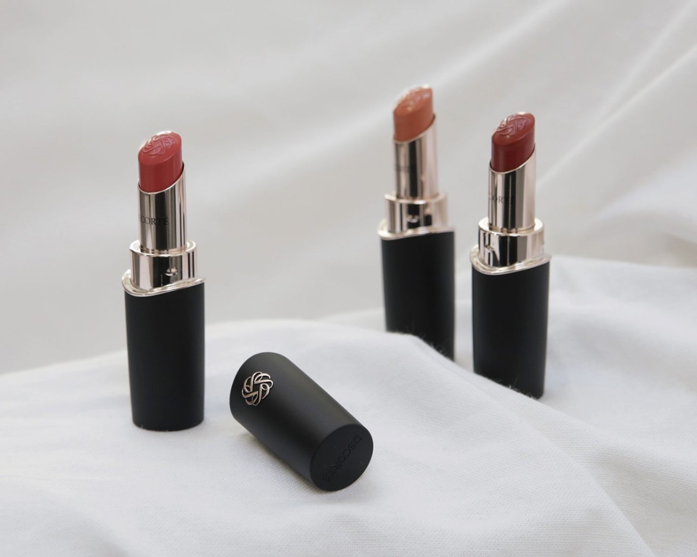 しっかり発色するのにバーム並みの保湿力〈DECORTÉ〉のルージュetc.