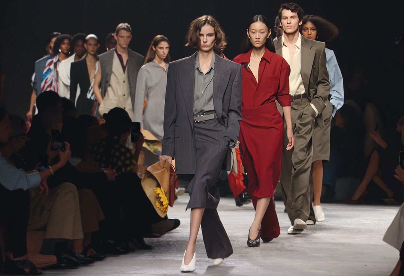 25年春夏のキーワードは「驚きのショー演出」 - Slide:2