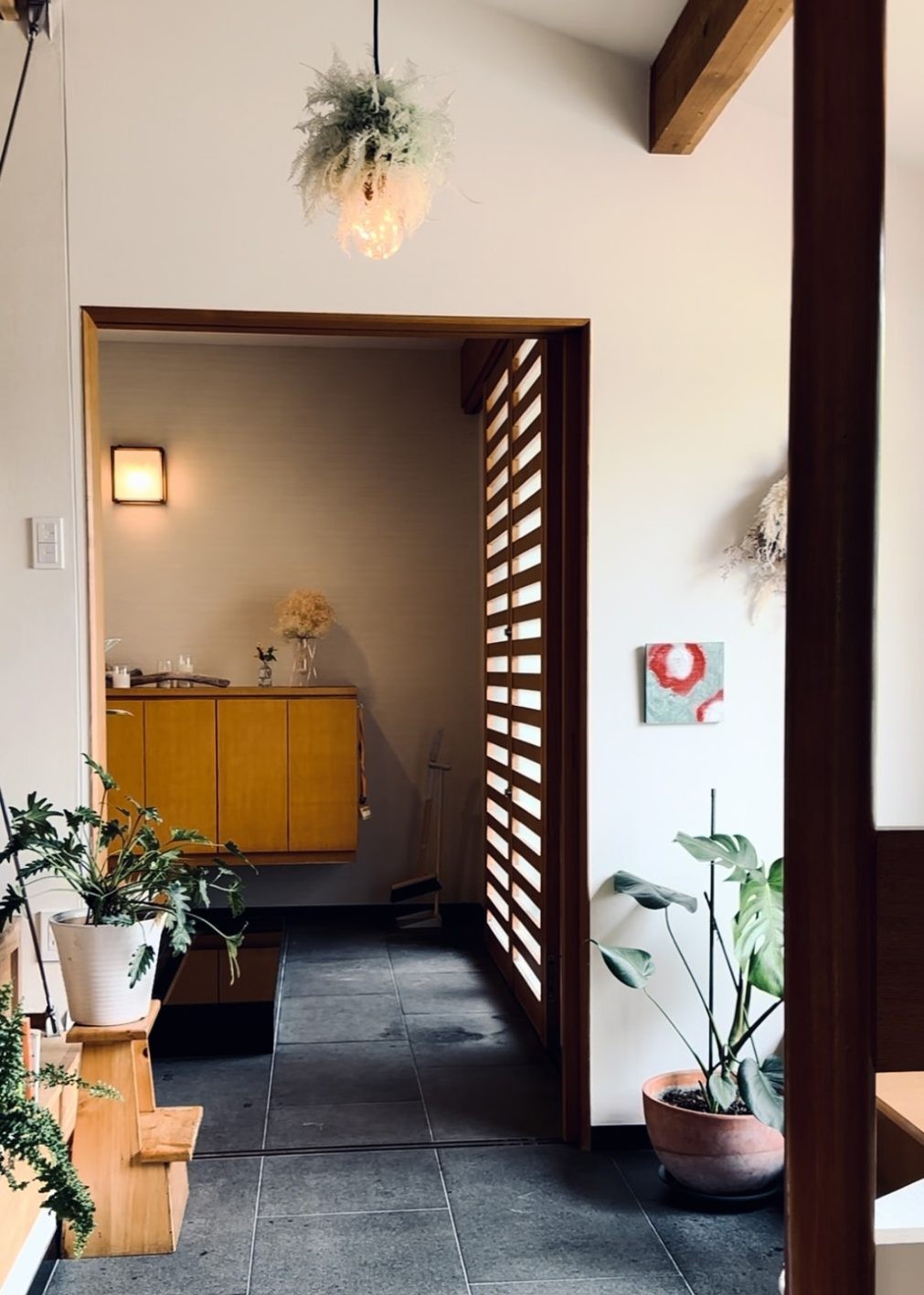 私と部屋 vol.129 草木萌ゆるモダン建築 - Slide:4