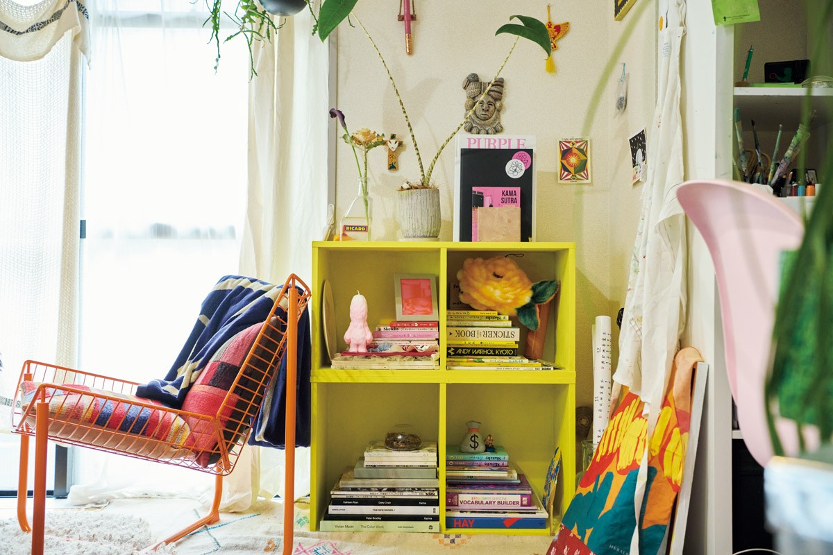 アトリエと住まいを兼ねて自然体で創作できる暮らし。アーティスト・YUUKIのお部屋 - Slide:2