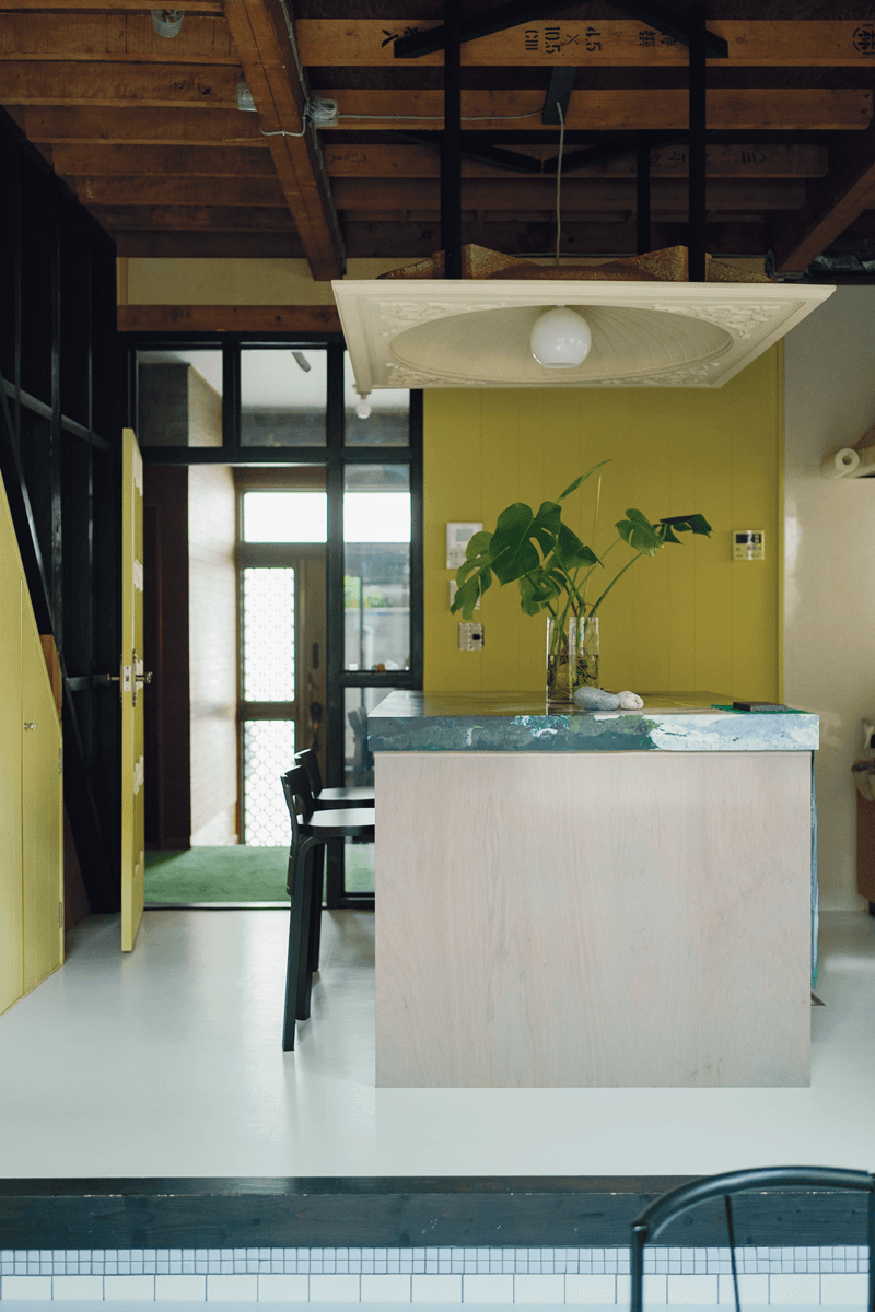 昭和期の一軒家をDIYでレトロモダンの空間に。イラストレーター・Eri Madogiwaのお部屋 - Slide:6