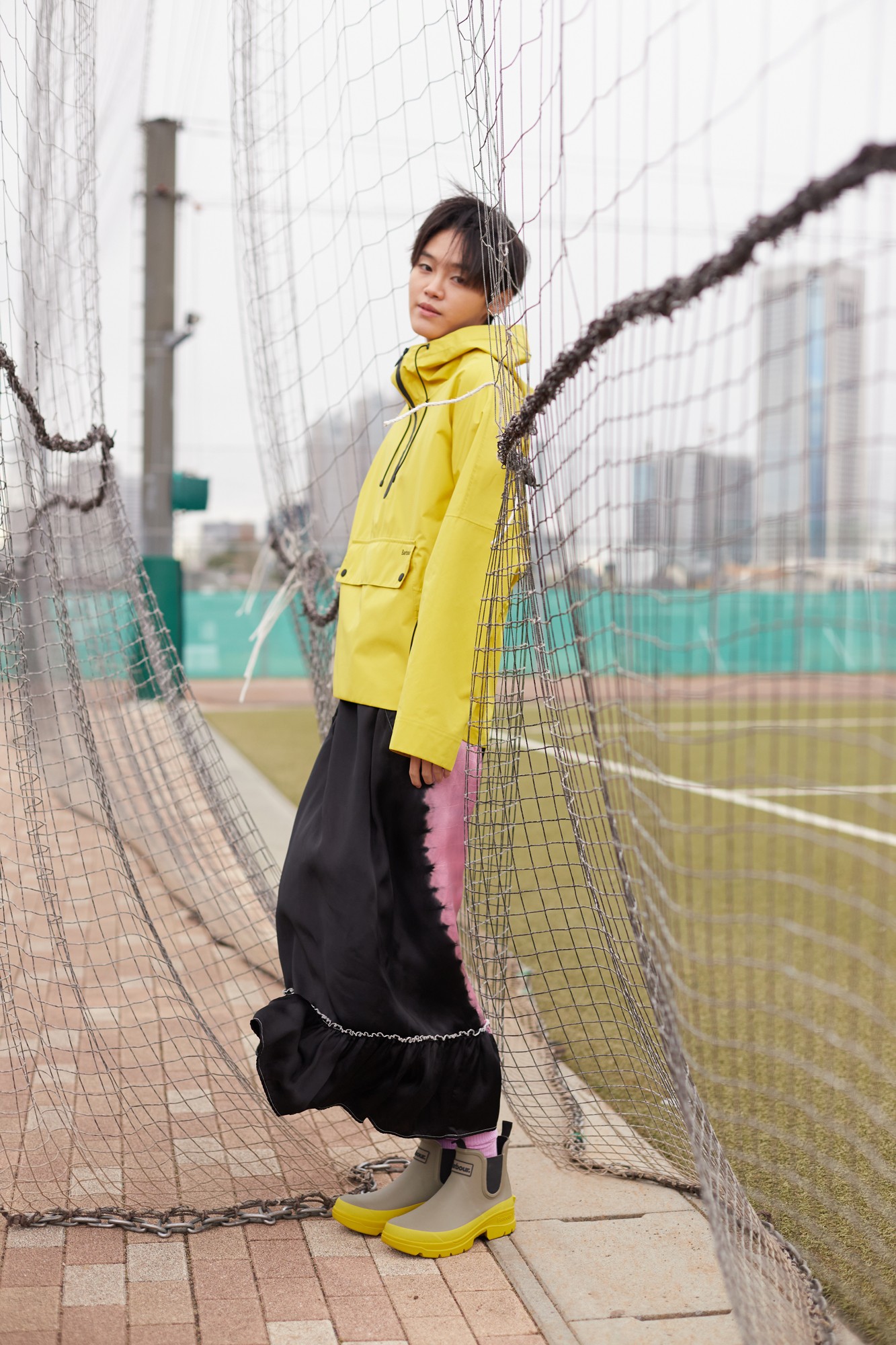 相棒は〈バブアー〉のレインブーツ