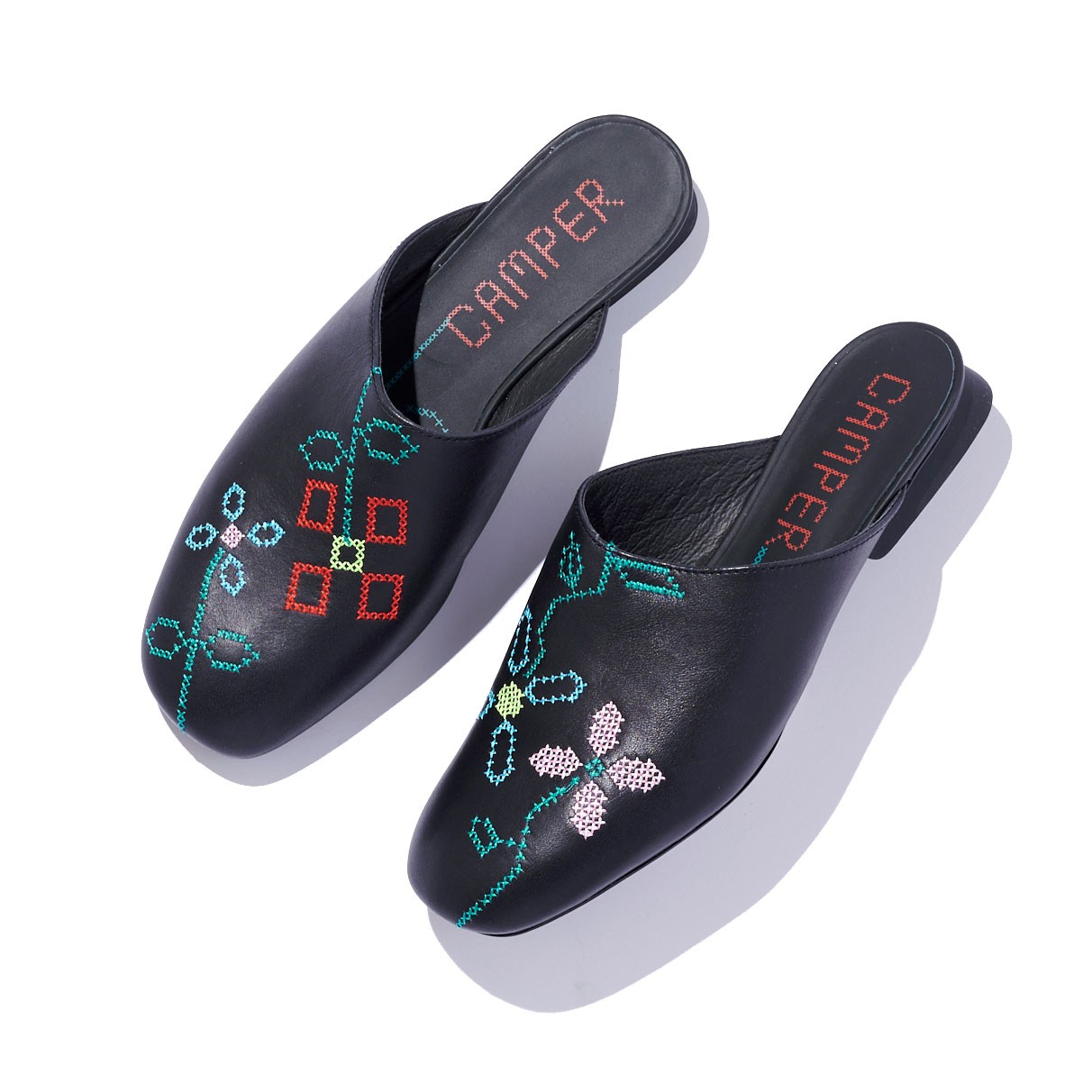 シューズ¥30,800（カンペール｜カンペールジャパン）03-5412-1844