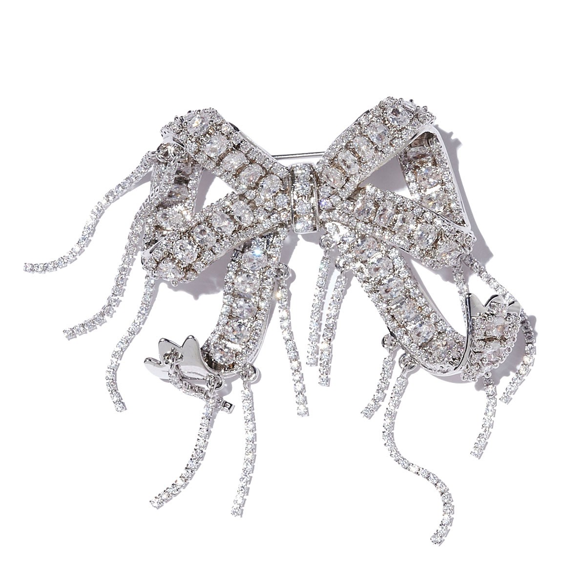 ブローチ ¥33,000（セルフ・ポートレイト | エストネーション）