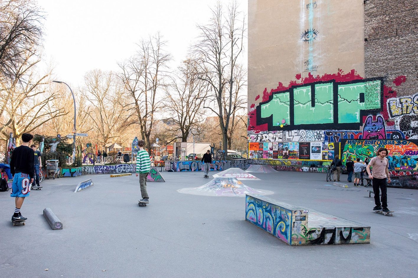 スケートボードにおけるニューノーマル　BERLIN - Slide:1