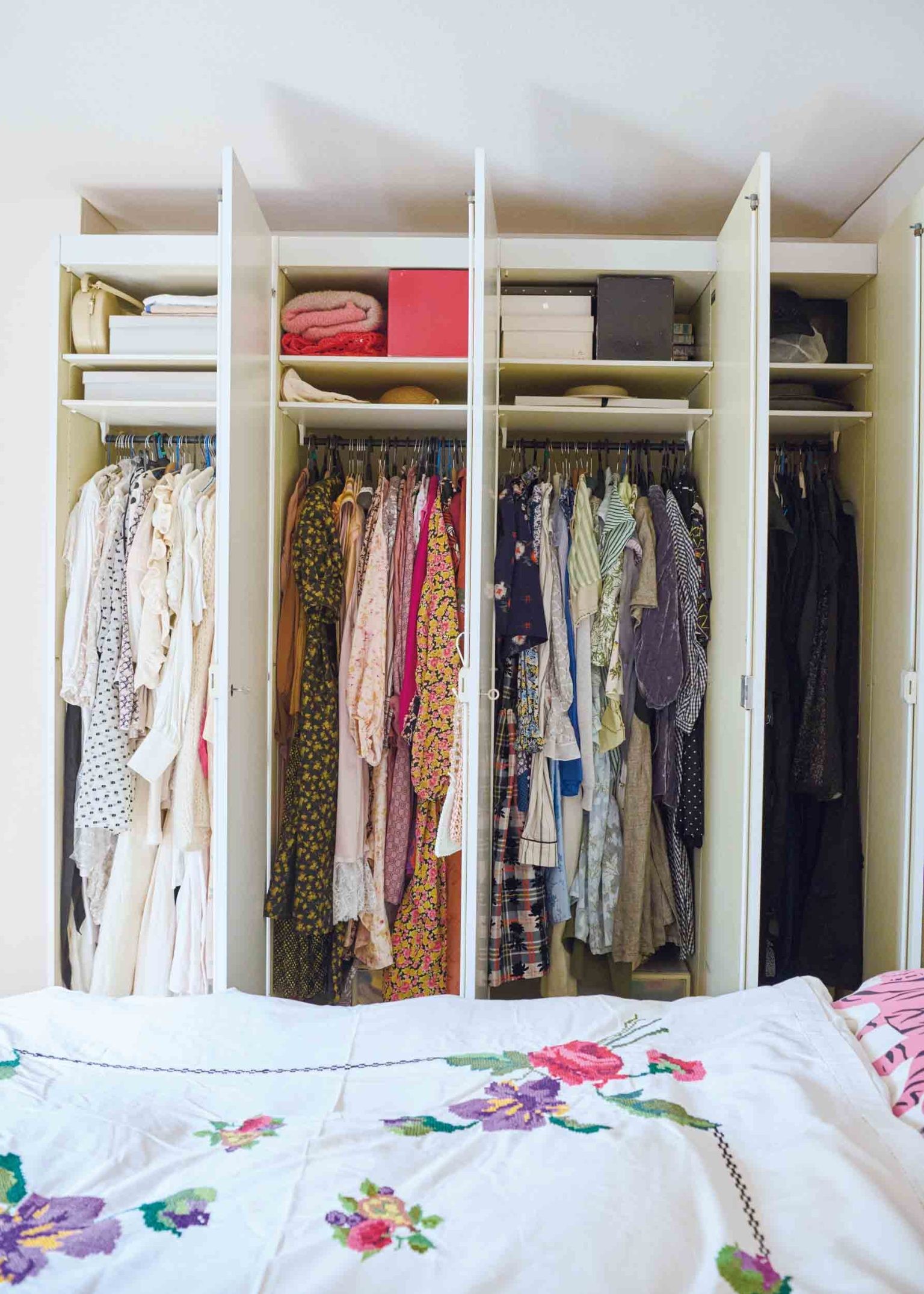 洋服好きのお宅を訪問!GINZA 6月号「理想のクローゼットの作り方」 - Slide:5